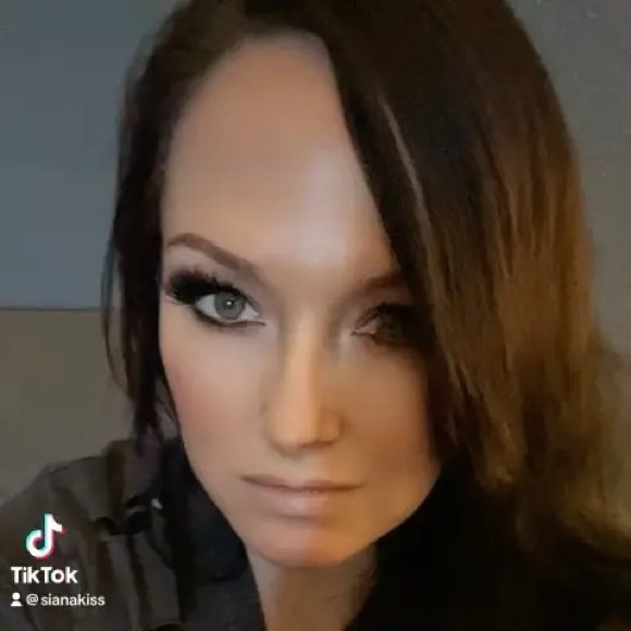 tawnikissell